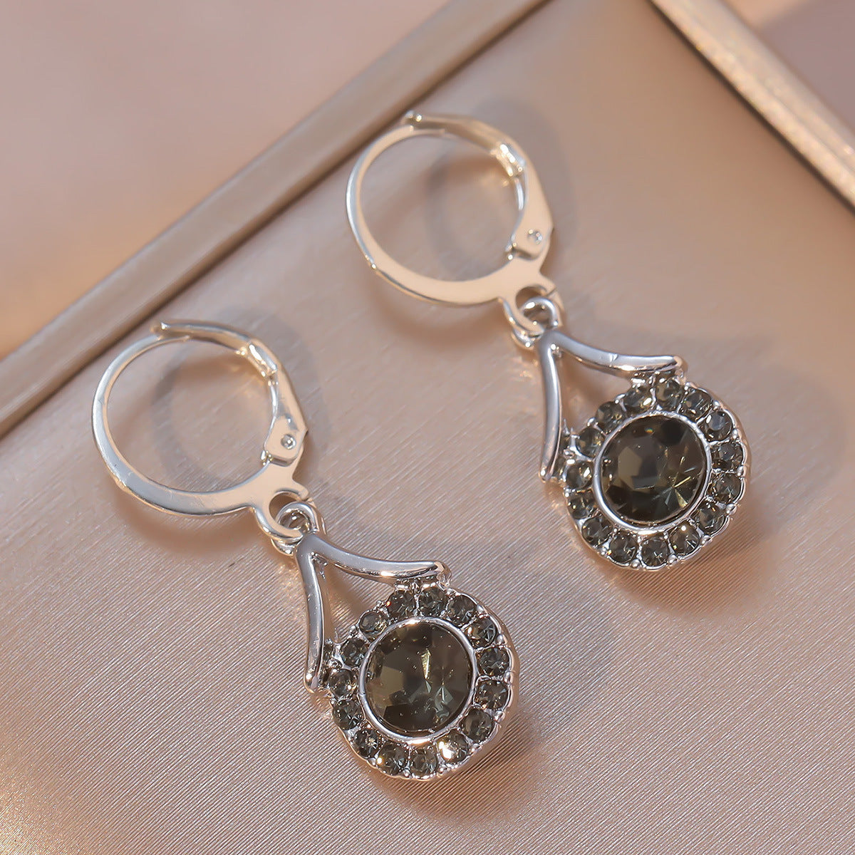 Wholesale Figure-of-eight Round Large Diamond Zircon Earrings