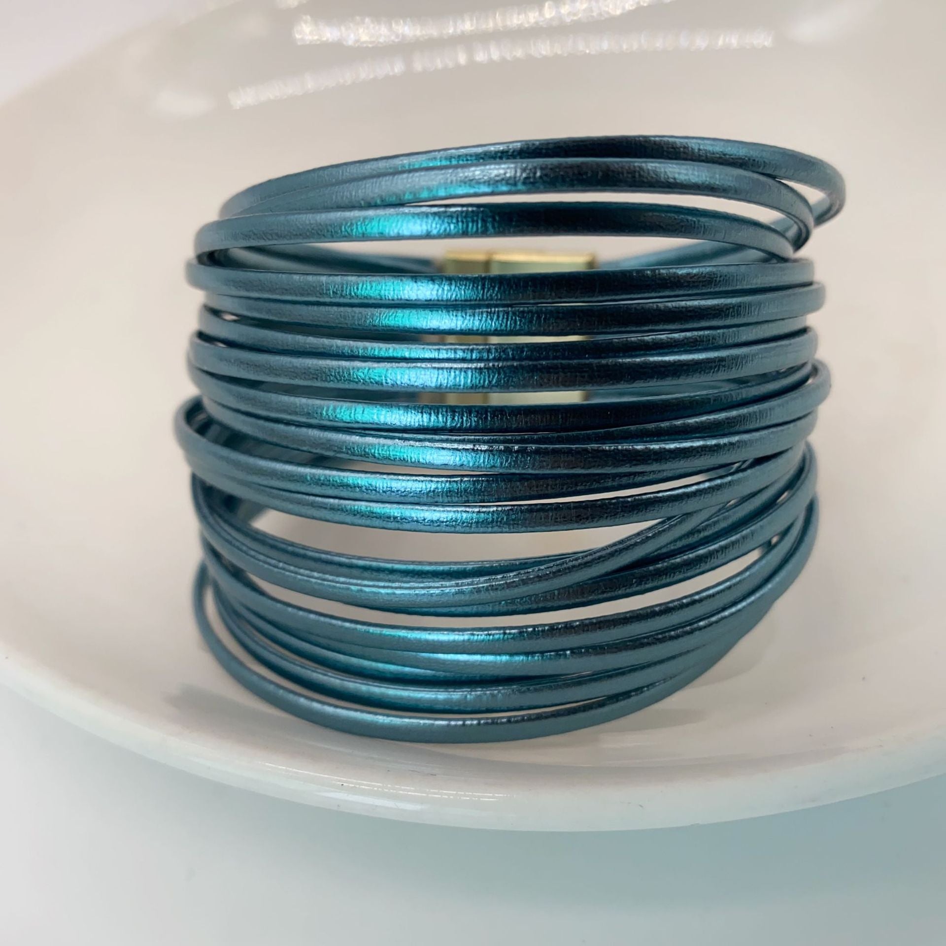 Wholesale Leather Magnetic Buckle Leather Bracelet