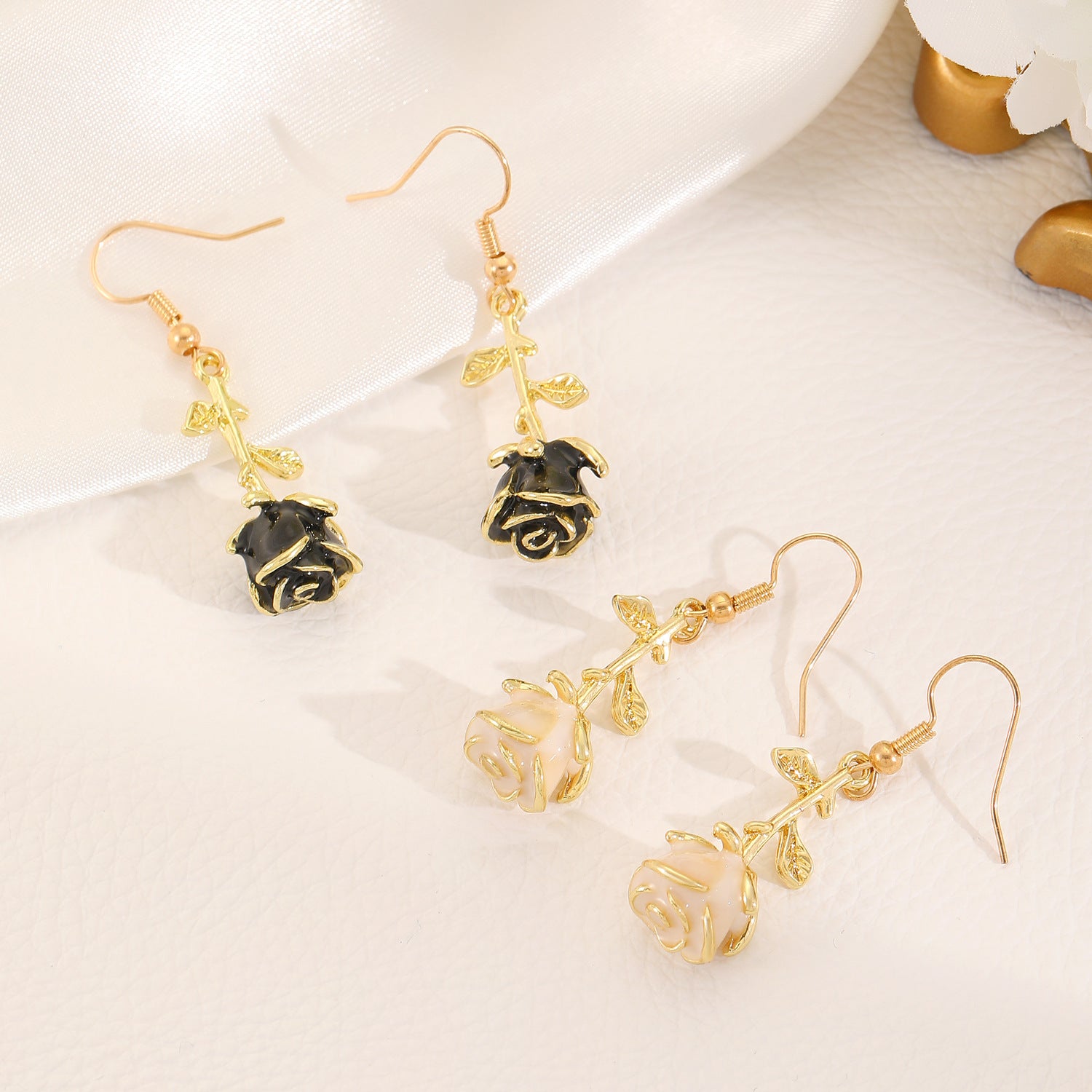 Wholesale Three-dimensional retro rose earrings alloy oil drop flower earrings