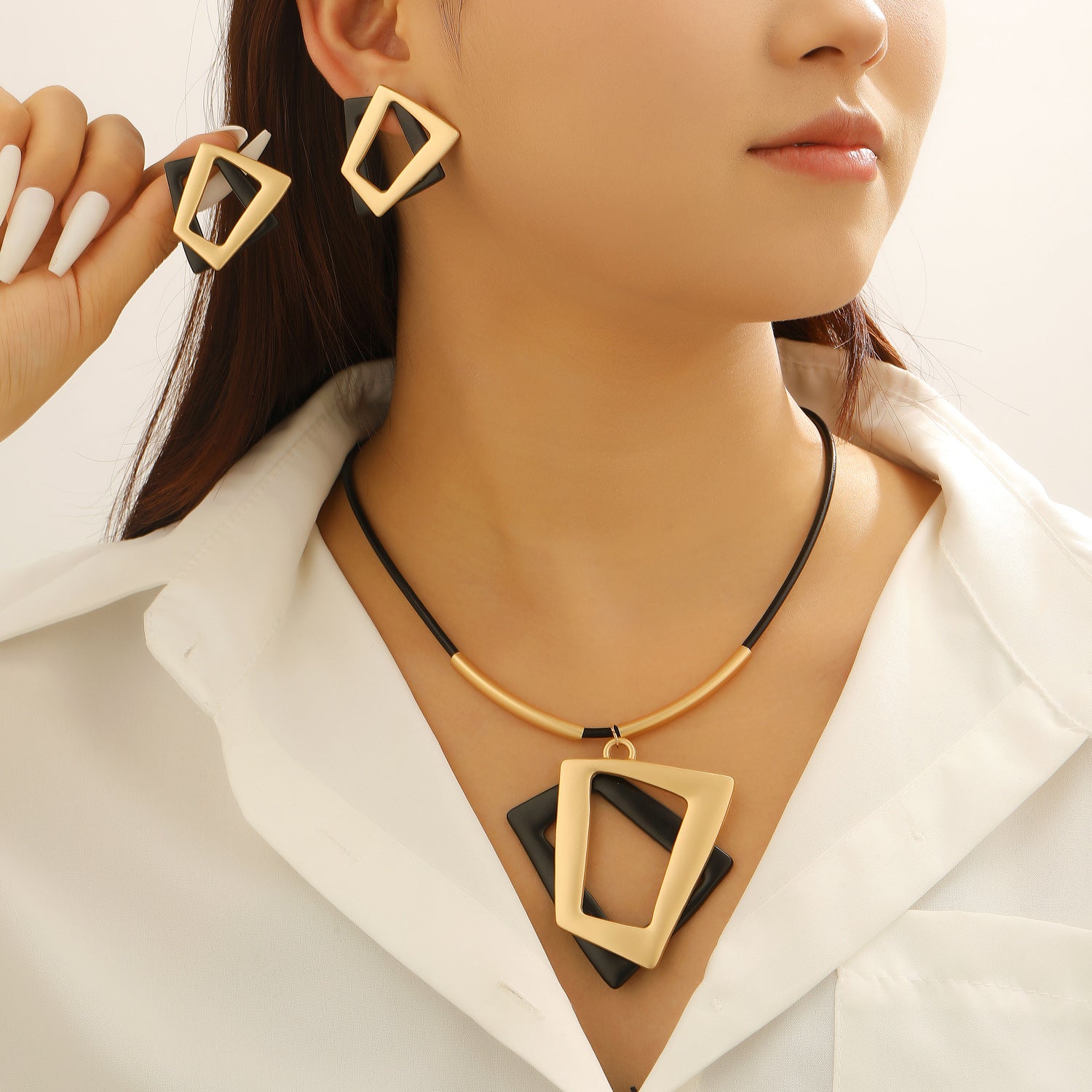 Wholesale Retro Geometric Gold Tone Alloy Earrings And Necklace Set Boho Party Jewelry For Women Gift Boutique Resale