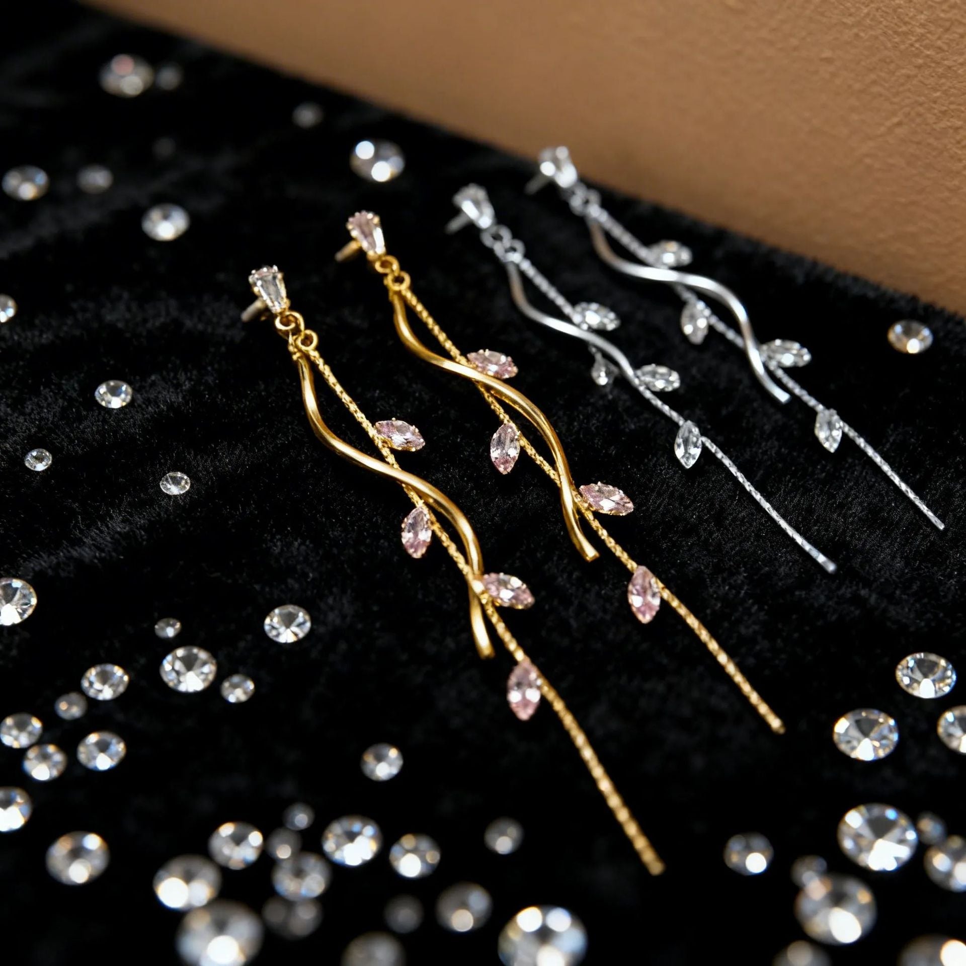 Wholesale Modern Twisted Rhinestone Tassel Earrings For Women Zinc Alloy Party Wear Jewelry Accessory