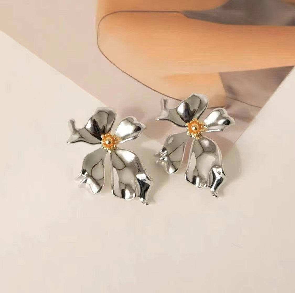 Wholesale Retro flower earrings metal Hong Kong style exaggerated earrings