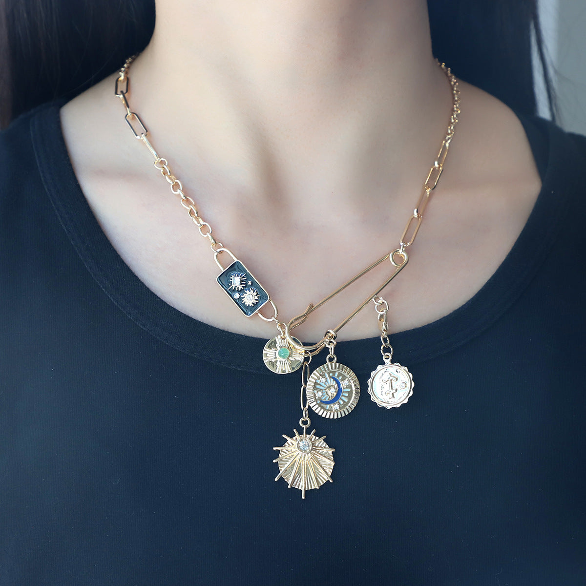 Wholesale Devil Eye Design Multi-Pendant Removable Zinc Alloy Necklace