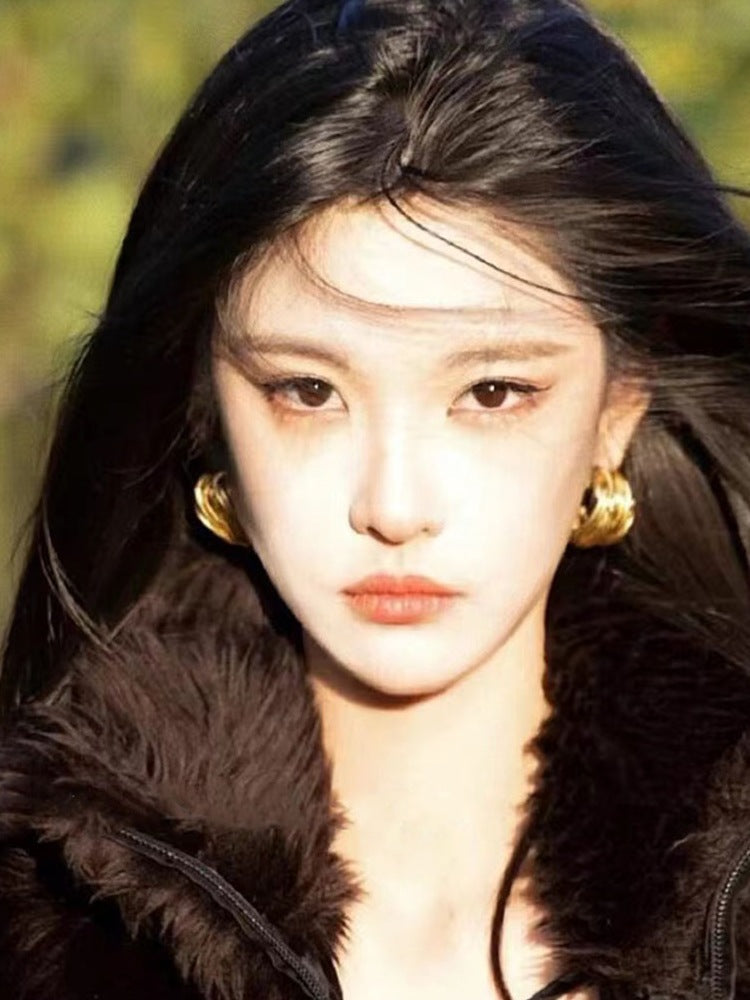 Wholesale Gold-plated hollow winding C-shaped circle retro high-end Earrings