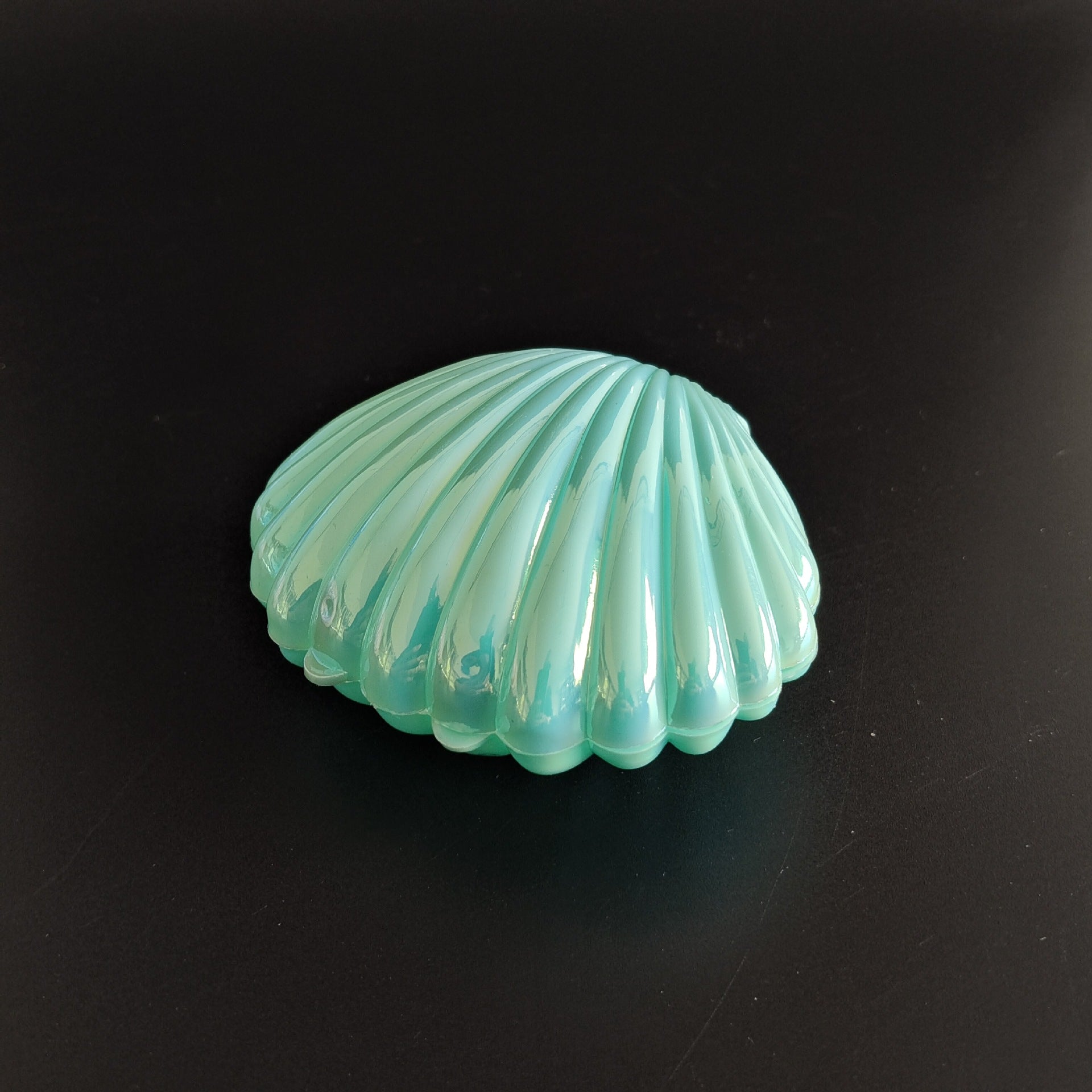 Wholesale 10pcs Christmas Candy Storage Creative Exquisite Pearlescent Color Electroplating Small Shell Candy Box Plastic Packaging Personalized Storage Box