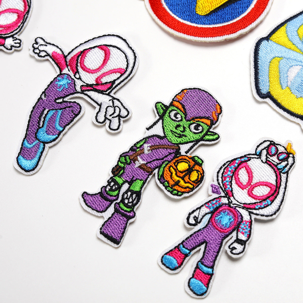 Wholesale Cartoon Embroidered Patches Set 20 Styles Twill Applique For Clothing Coat Bag Decor Boutique Resale Accessory OLY Exclusive