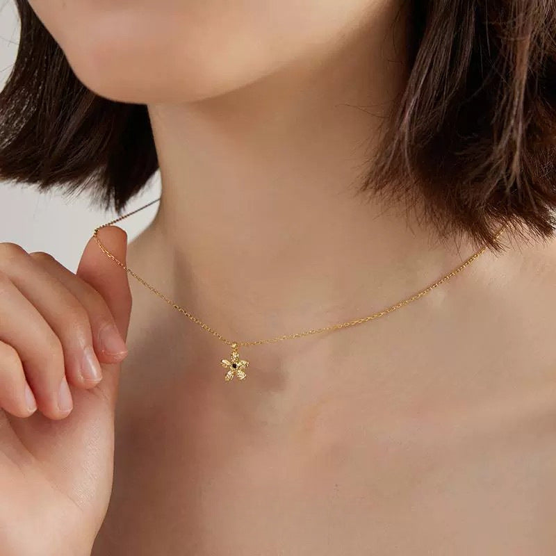 Wholesale Begonia Mark Exquisite Texture Mini Flower Daily Versatile Necklace