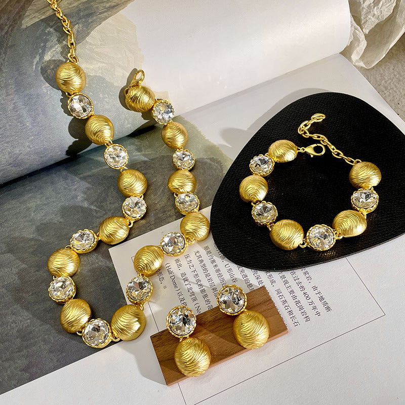 Wholesale Vintage High-end Gold Collarbone Crystal Necklace