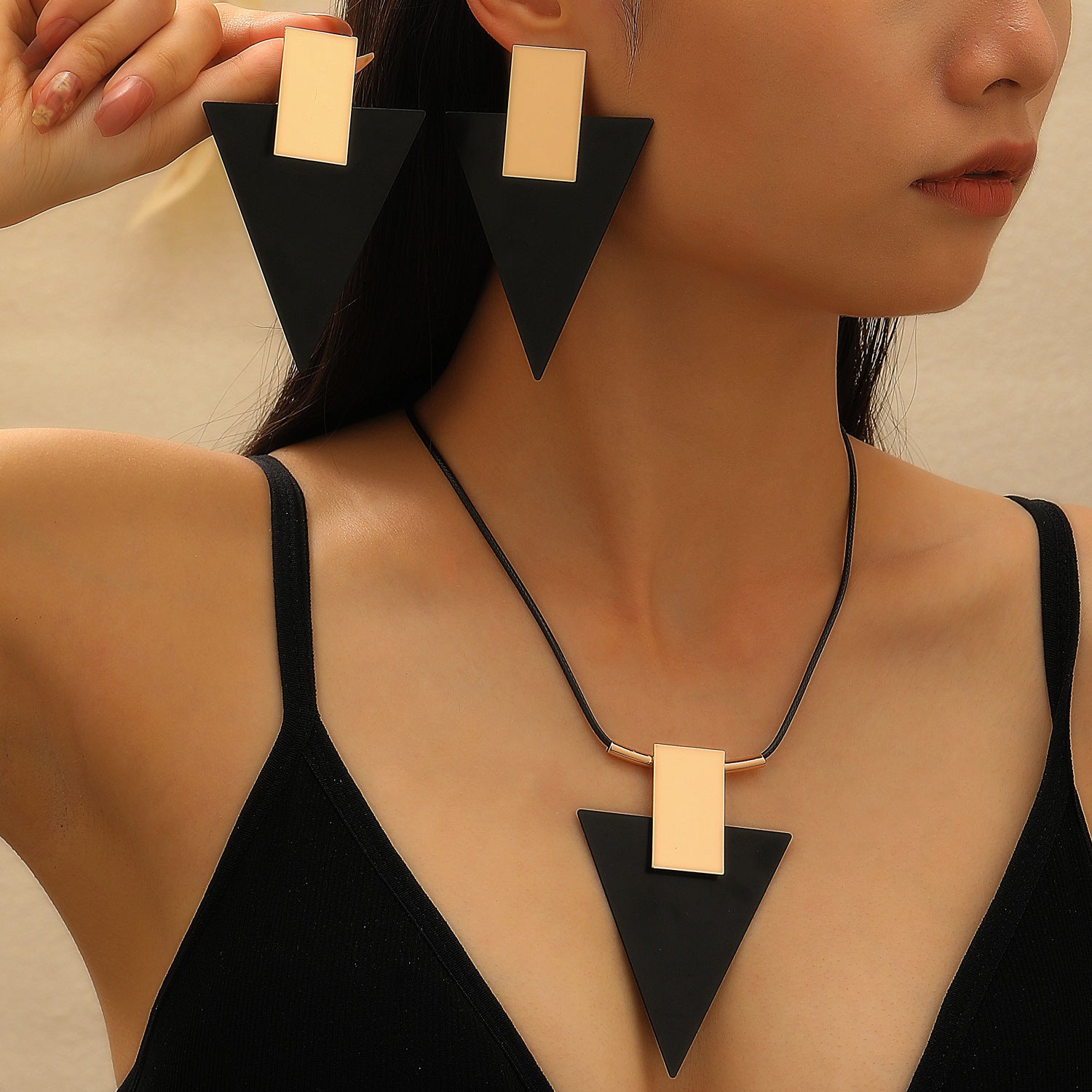 Wholesale Retro Geometric Gold Tone Alloy Earrings And Necklace Set Boho Party Jewelry For Women Gift Boutique Resale
