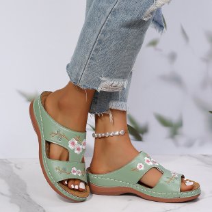 Wholesale trade hot summer women's wedge heel large size platform sandals slippers