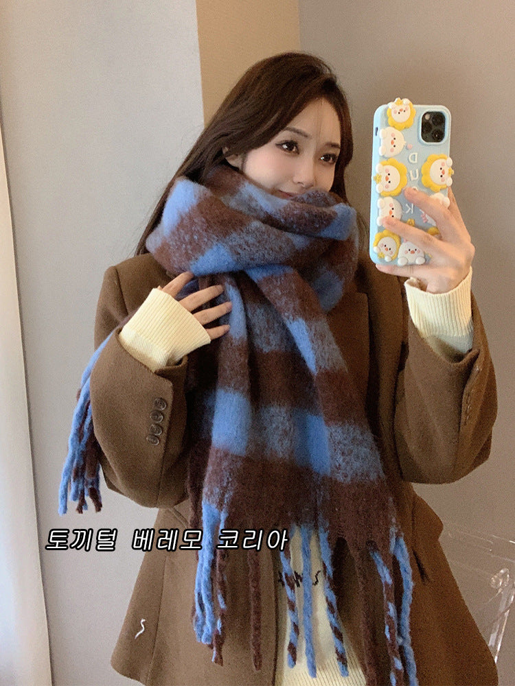 Wholesale Autumn and Winter Black and White Plaid Thickened Thermal Scarf