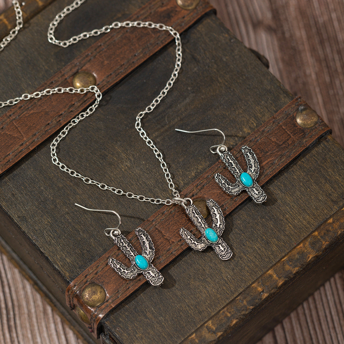 Wholesale Vintage Silver Cactus Earring Necklace 2-Piece Set