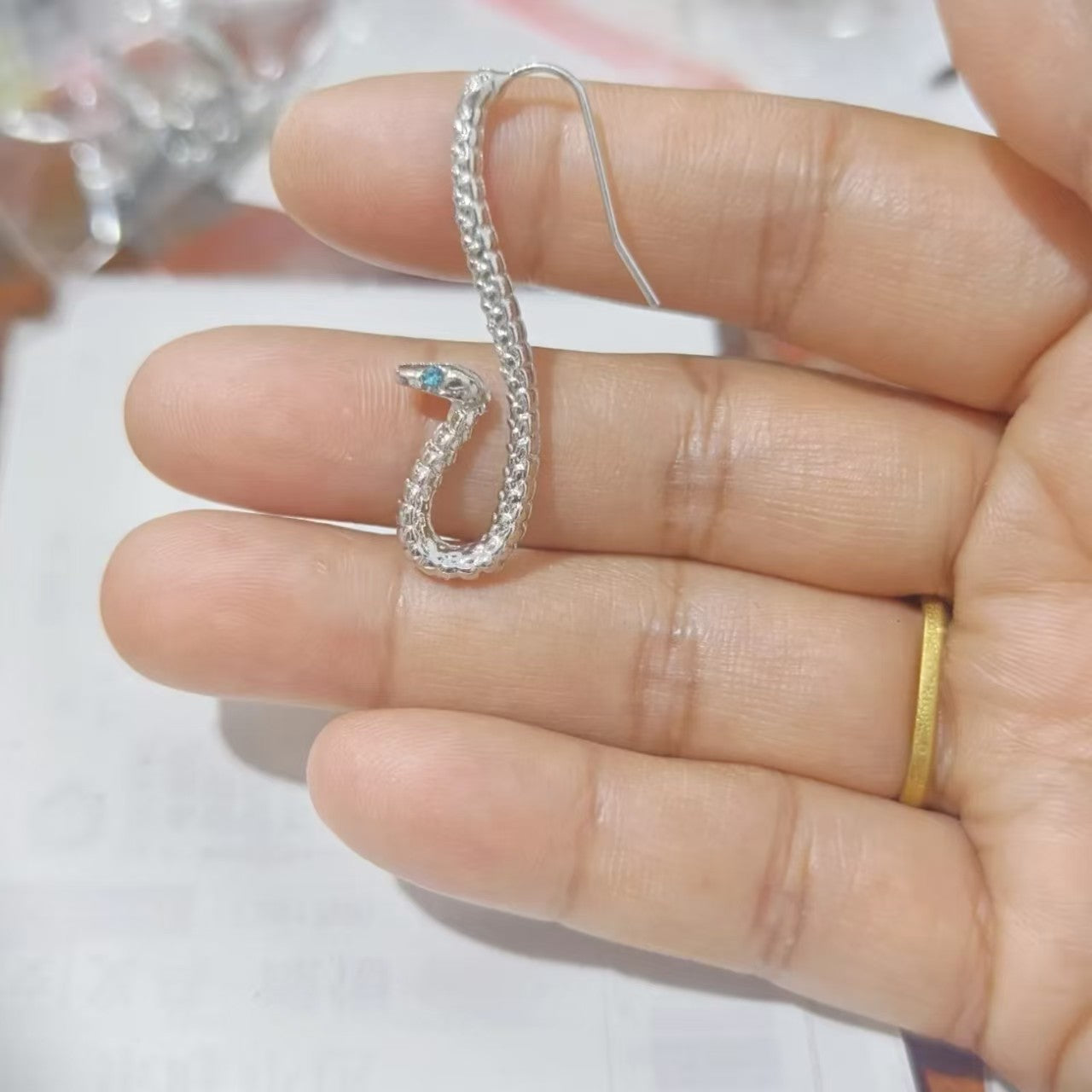 Wholesale Zinc Alloy Gold Electroplated Snake Ear Cuffs For Women Party Gift Fashion Accessory