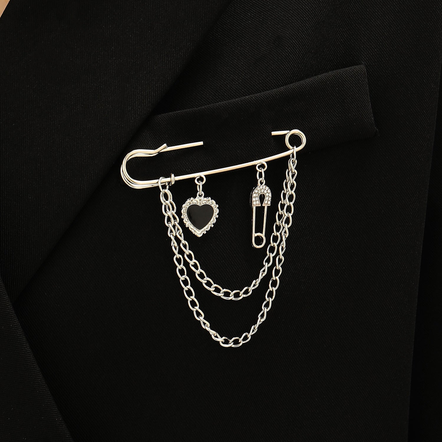 Wholesale Electroplated Alloy Heart Brooch Pin With Chain Tassel Unisex Punk Style Suit Coat Accessory
