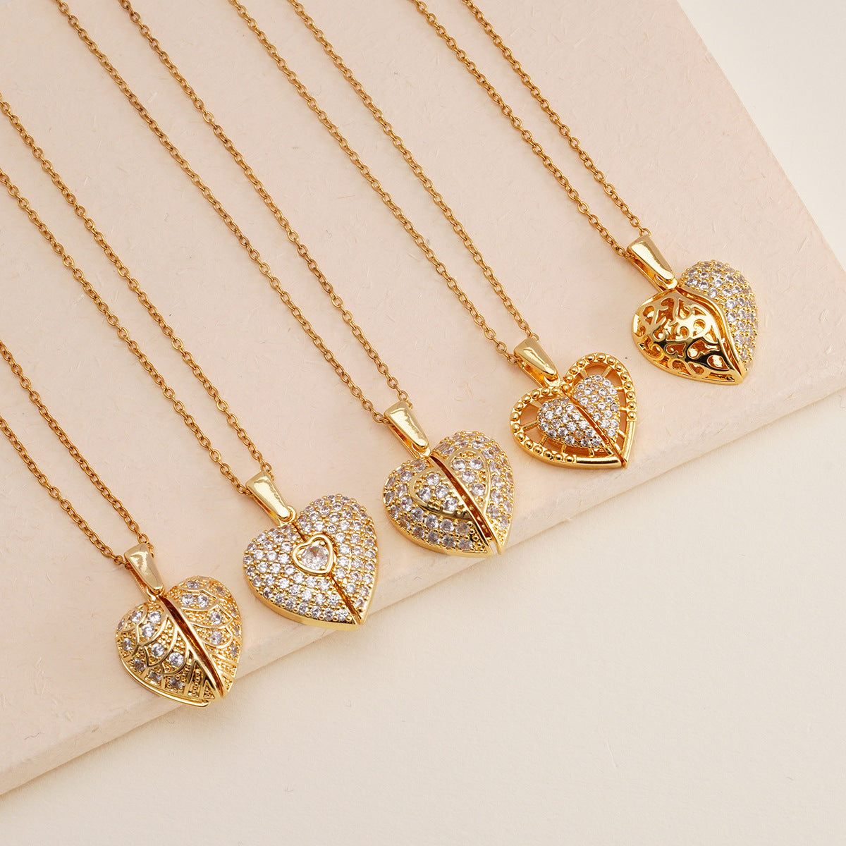 Wholesale Personalized opening and closing copper zircon heart-shaped wing clavicle necklace