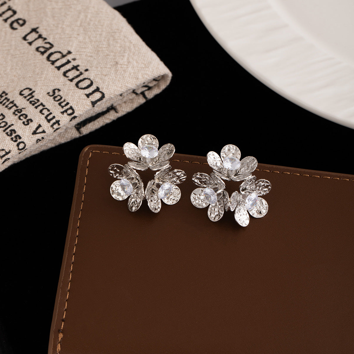 Wholesale Silver Needle Metal Style Diamond Three-Dimensional Flower Retro Earrings