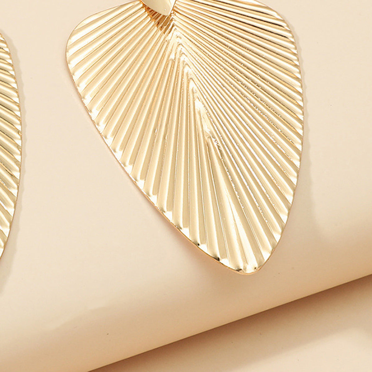 Wholesale Exaggerated Geometric Metal Leaf Earrings