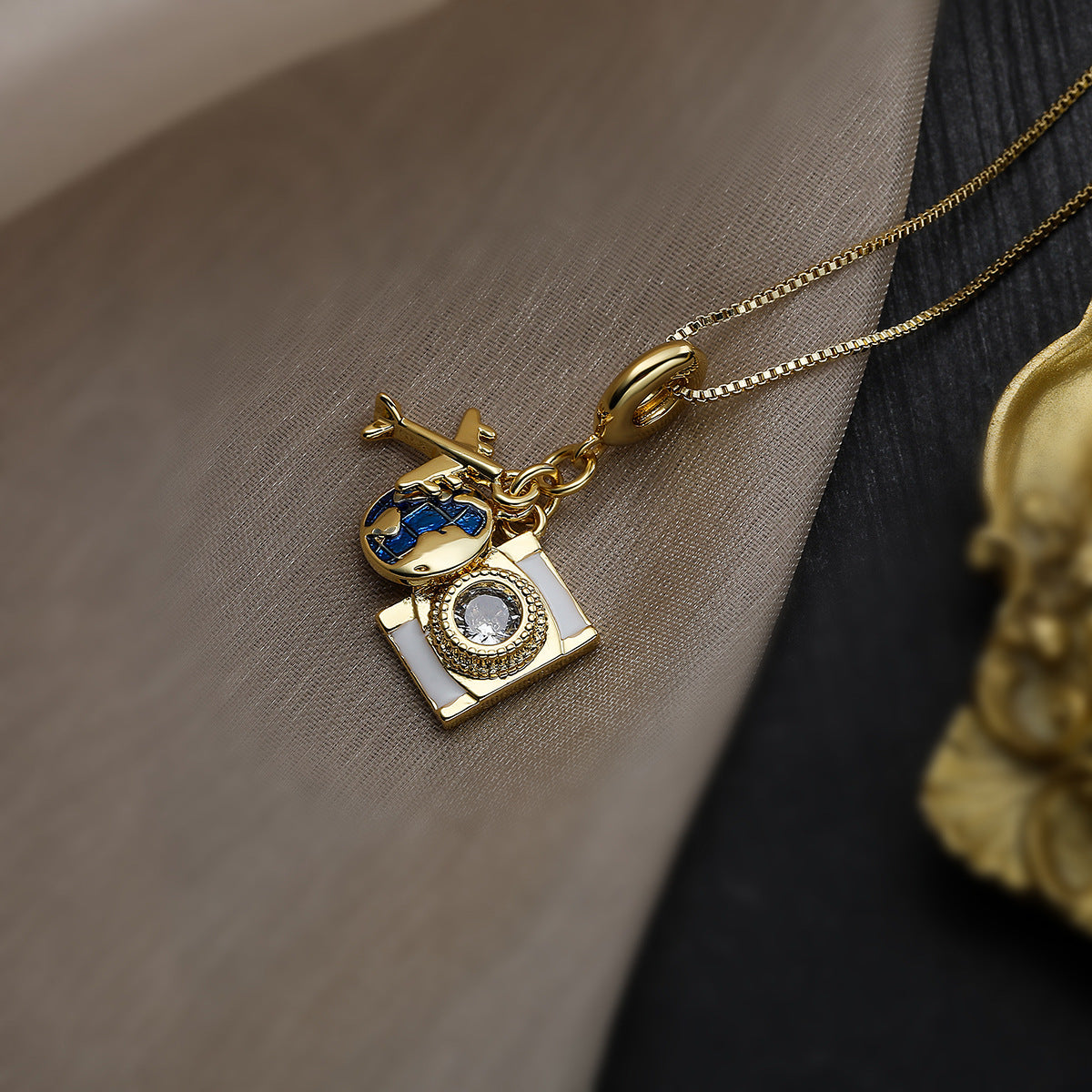 Wholesale Copper Gold Plated Zircon Camera Passport Pendant Necklace Collarbone Chain