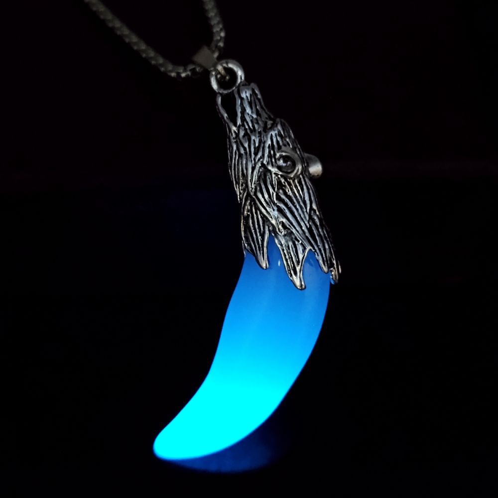 Wholesale  Men' s Luminous Wolf Tooth Pendant Dark Luminous  Animal Hyena