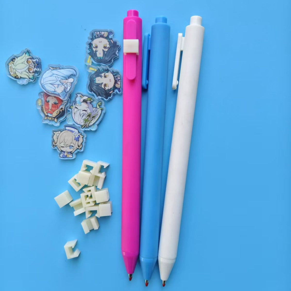 Wholesale 500pcs Decorative Anime Cartoon Pen Clip Accessory For Ballpoint Pens Anti Lost Design Plastic Clip Fashion Resale