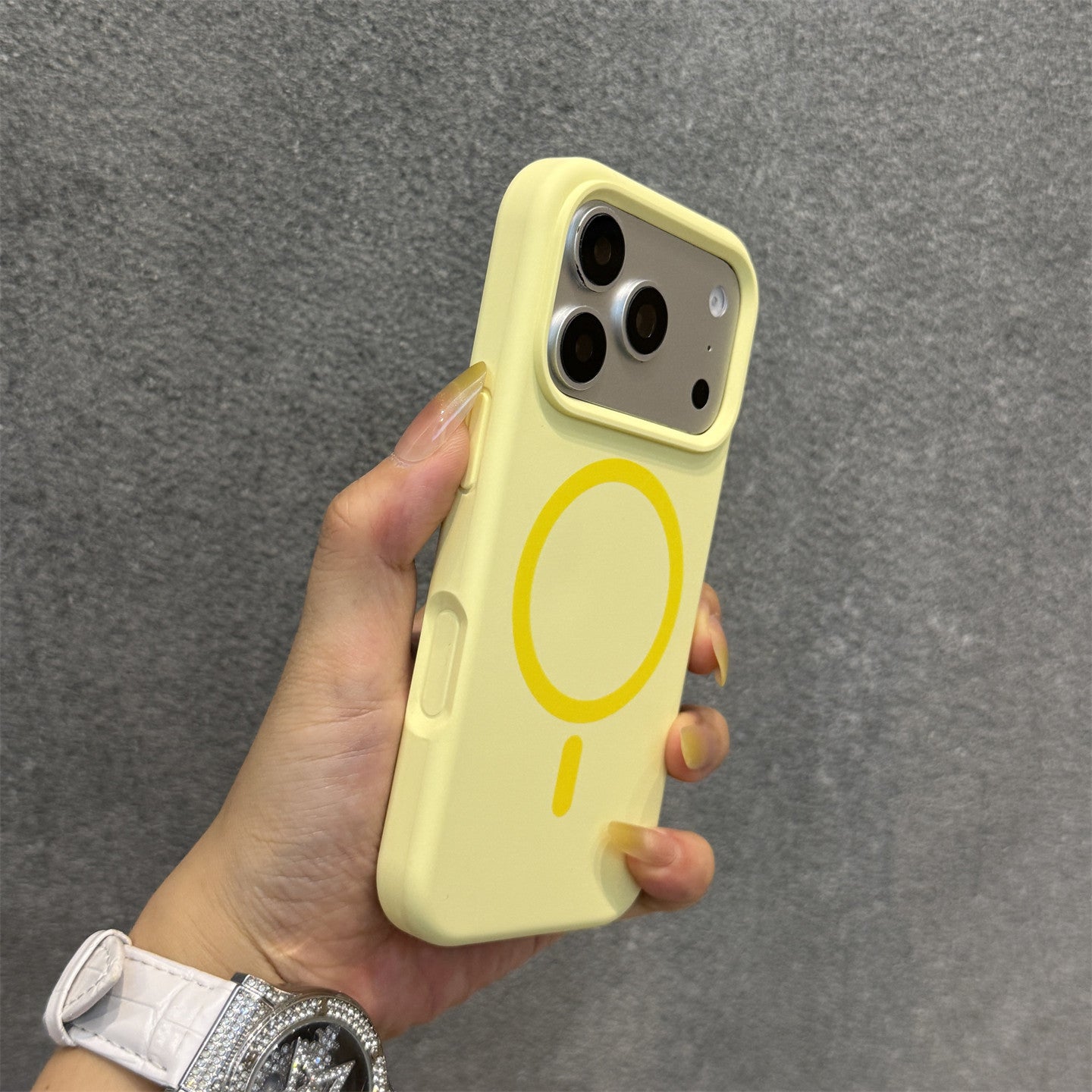 Wholesale Trendy Liquid Silicone Magnetic Phone Case For 17 Stylish Everyday Use Phone Accessory Boutique Gift