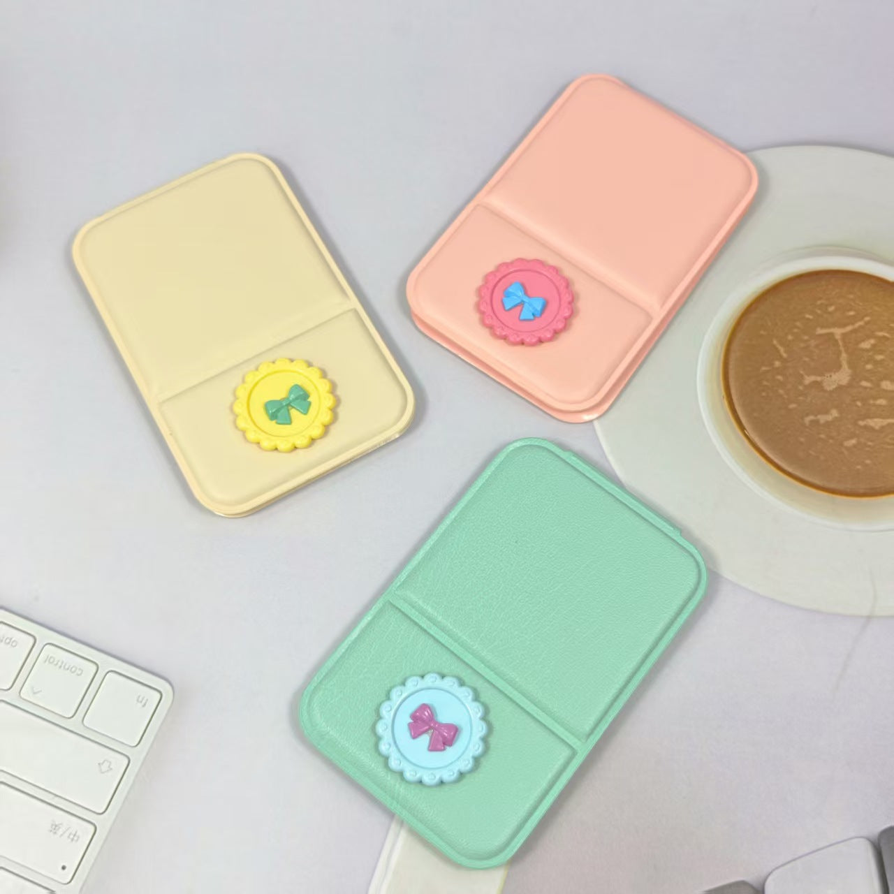 Wholesale Bow shaped folding makeup mirror