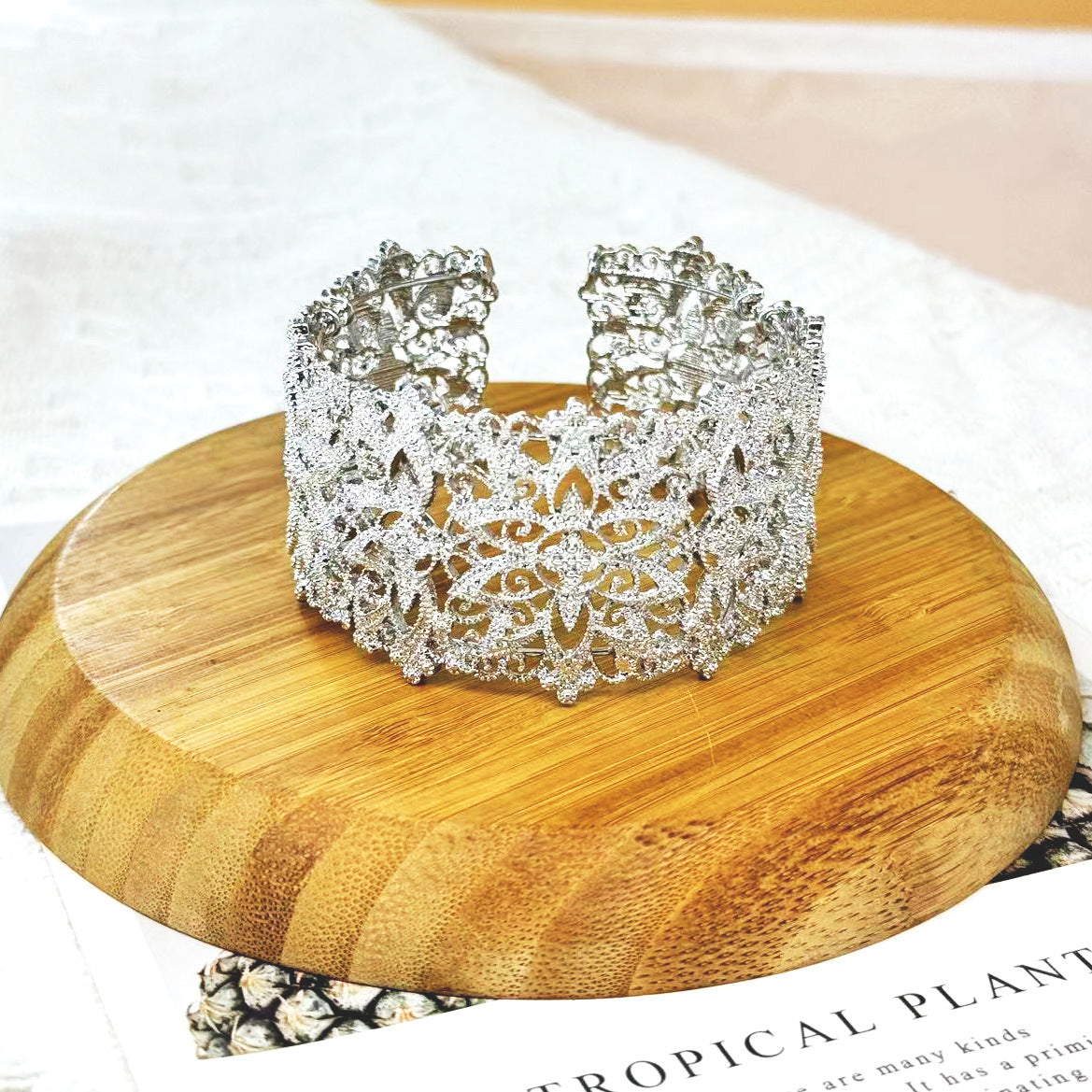 Wholesale Elastic Fashion Design Personalized Retro Hollow Line Bracelet