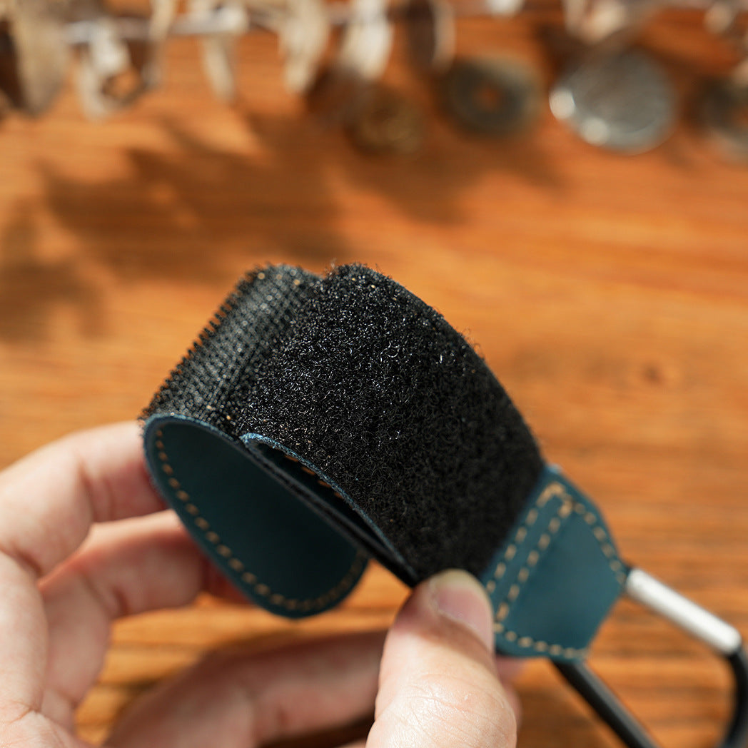 Wholesale Cowhide Mountaineering Hook Outdoor Universal Multifunctional Leather Keychain