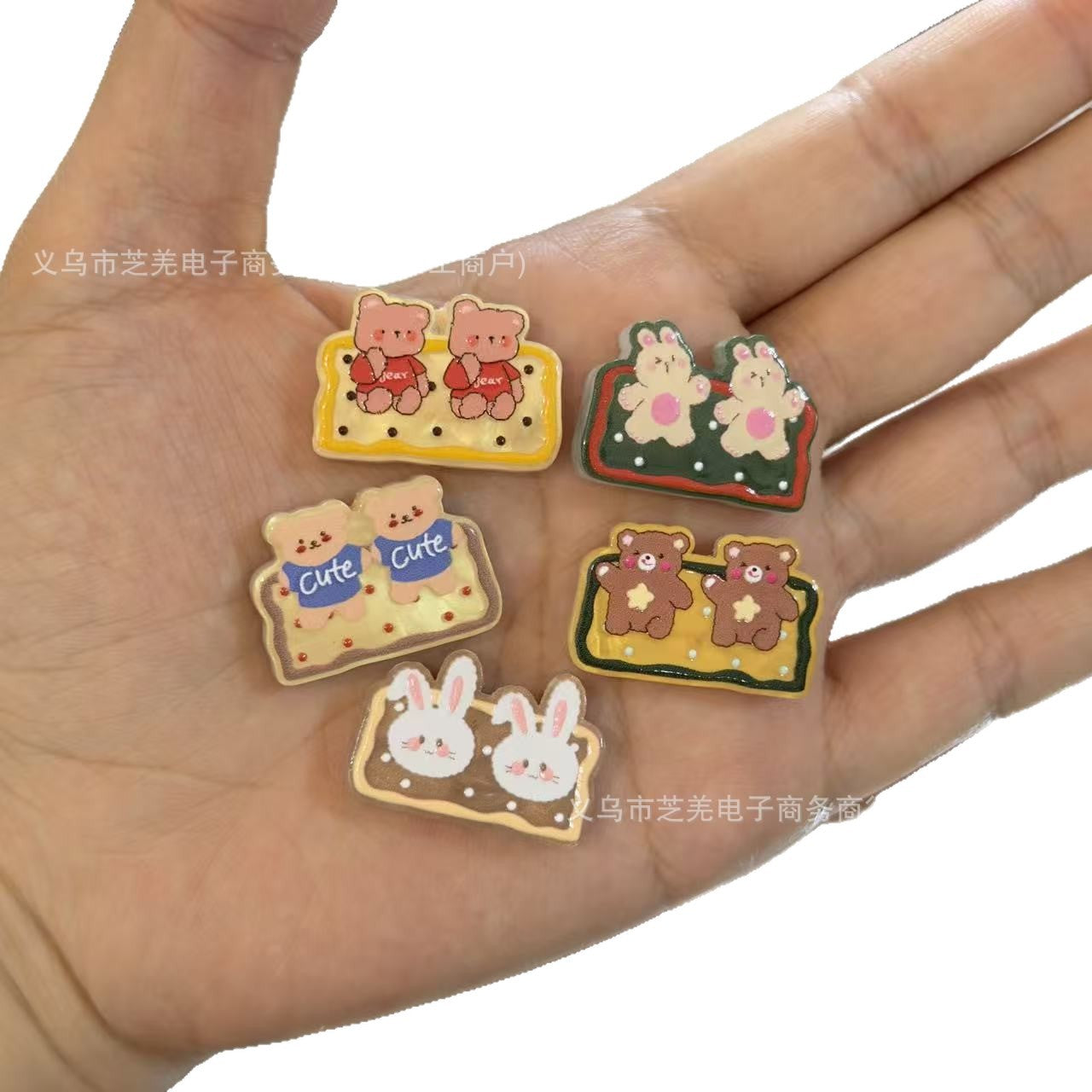 Wholesale 10pcs embossed milk cute bear rabbit acrylic beads