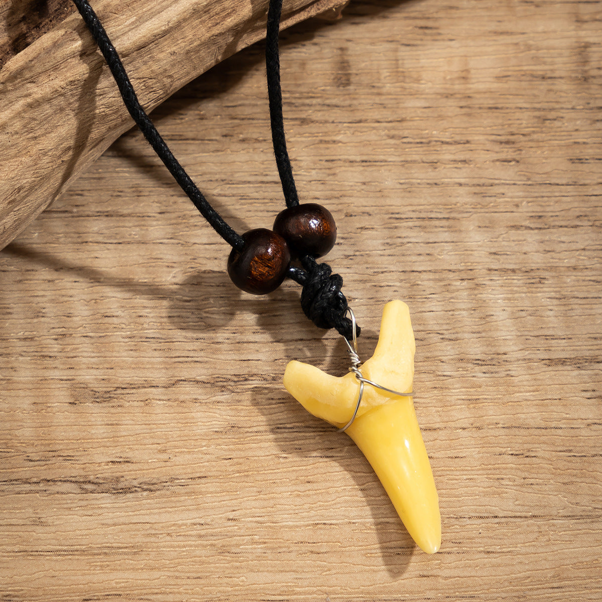 Wholesale Men's wooden bead shark tooth necklace jewelry