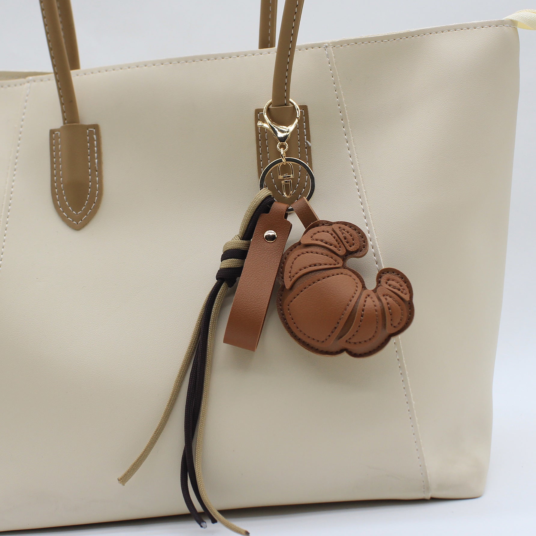 Wholesale Cartoon Toast Bread PU Bag Charm With Bear Whale Flower Theme Chic Car Key Accessory For Boutique Resale