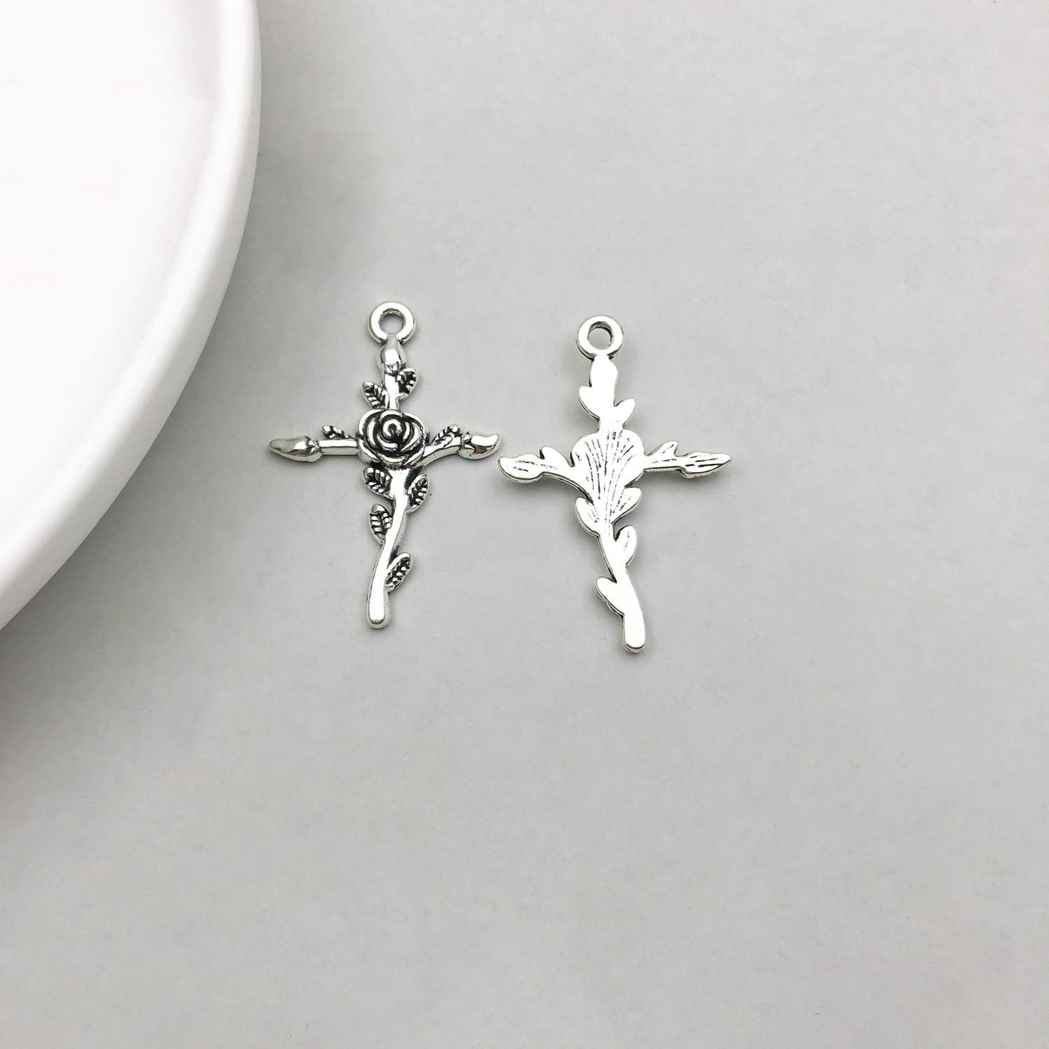 Wholesale 1 Antique Silver Alloy Cross Series Simulation Heart Cross DIY Pendant