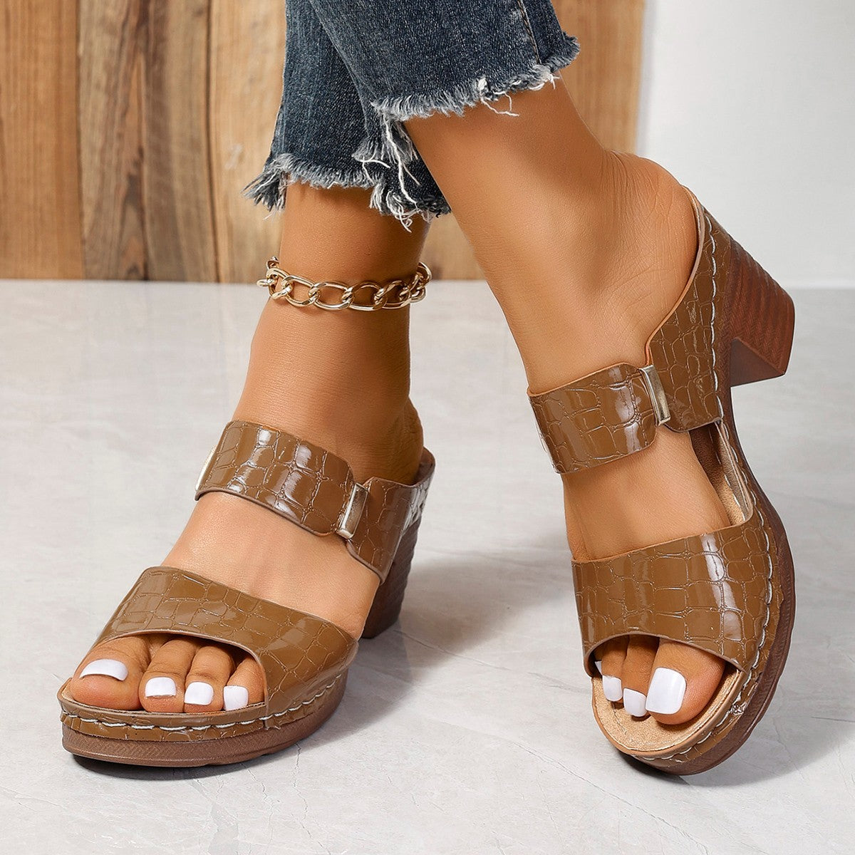 Wholesale plus size slope heel fish mouth stone pattern square front and rear broadband rear air wear sandals and slippers