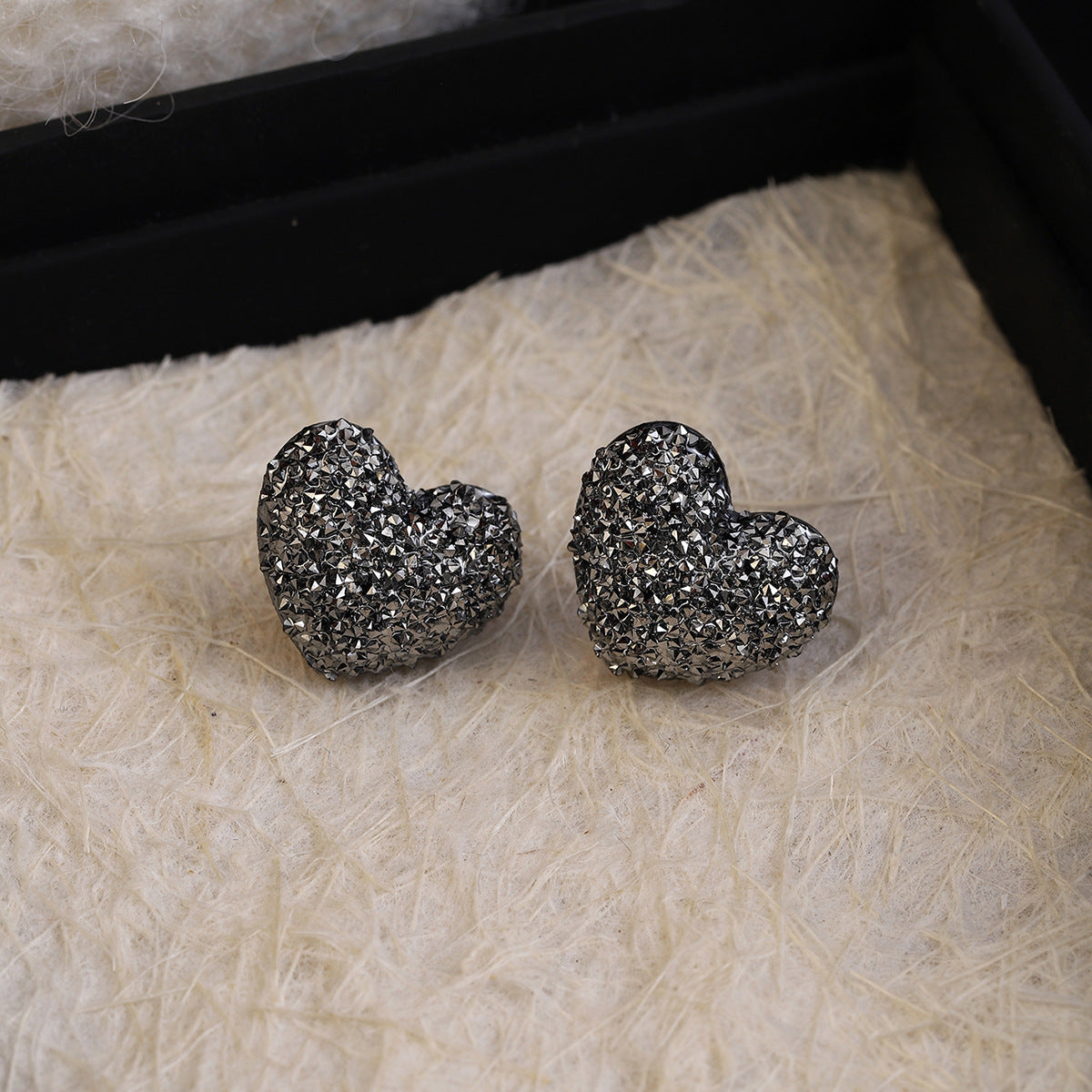 Wholesale Silver Needle Super Glitter Grey Diamond Heart Round Earrings