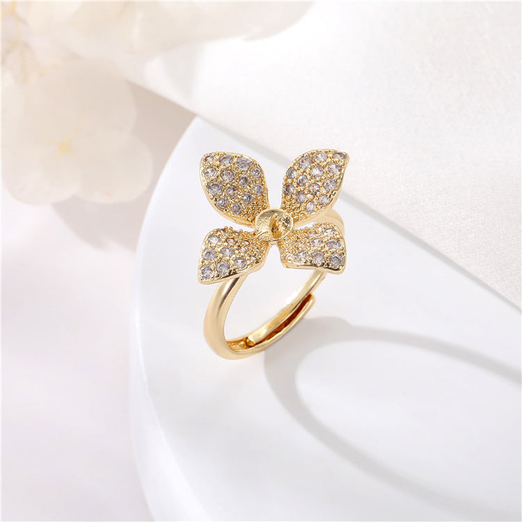 Cobre al por mayor 14K Gold Zircon Four Petal Flower Pearl Ring Set