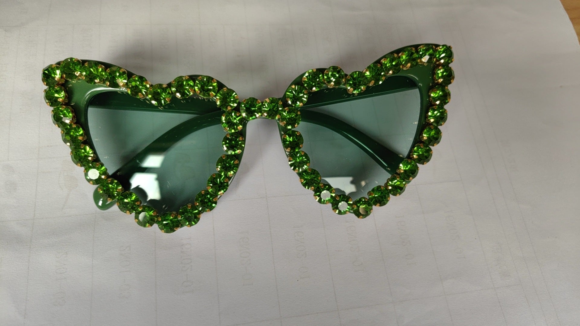 Wholesale Love Fashion Heart Shape Diamond Sunglasses