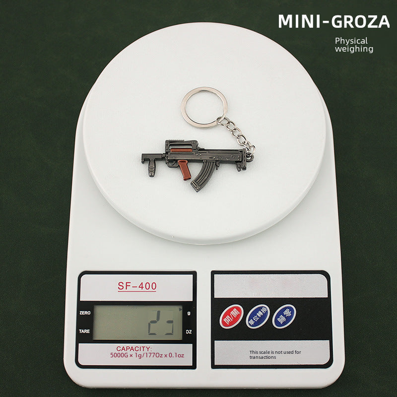 Wholesale Mini Metal Gun Model Keychain P90 S686 Dp-28 Alloy Pendant Small Decorative Toy Office Culture Metal Crafts