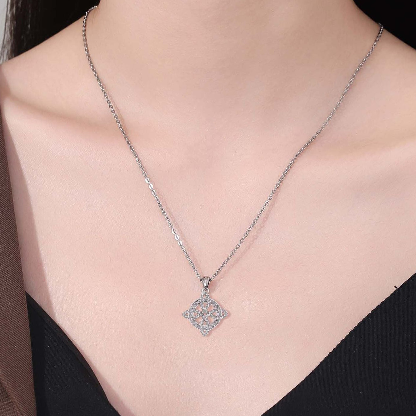 Wholesale fashion personality light luxury niche necklace