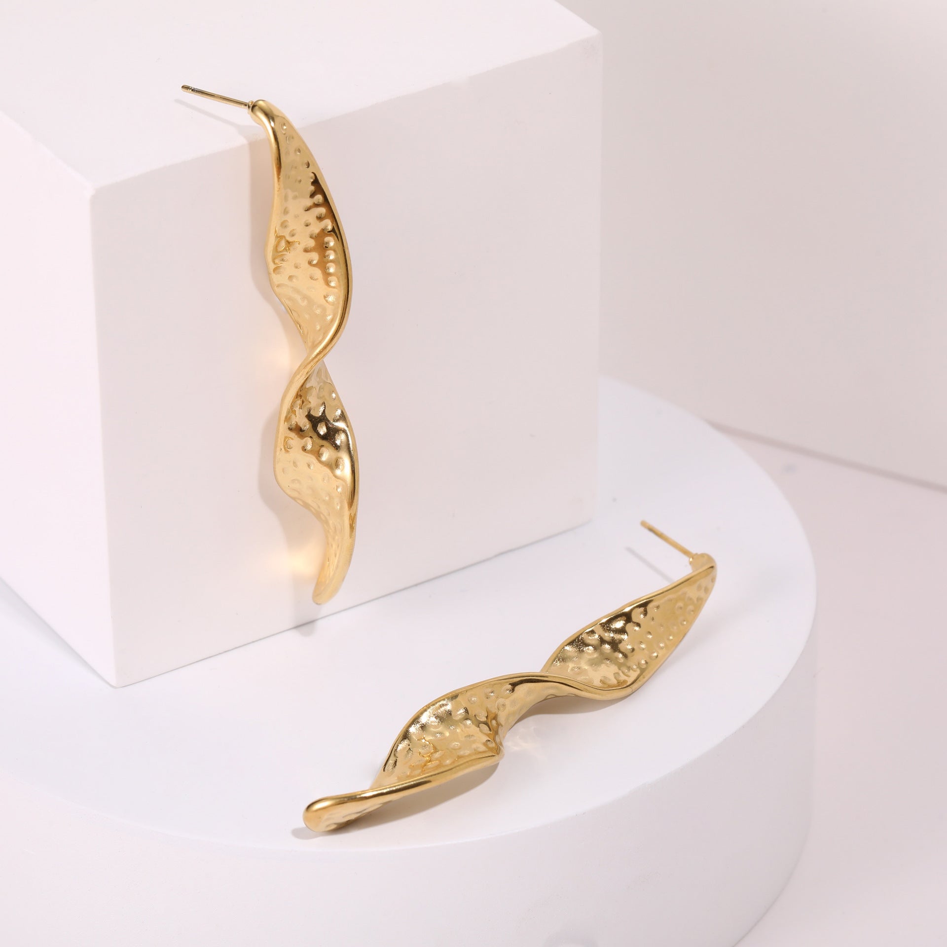 Wholesale Golden distortion Stainless Steel Earrings