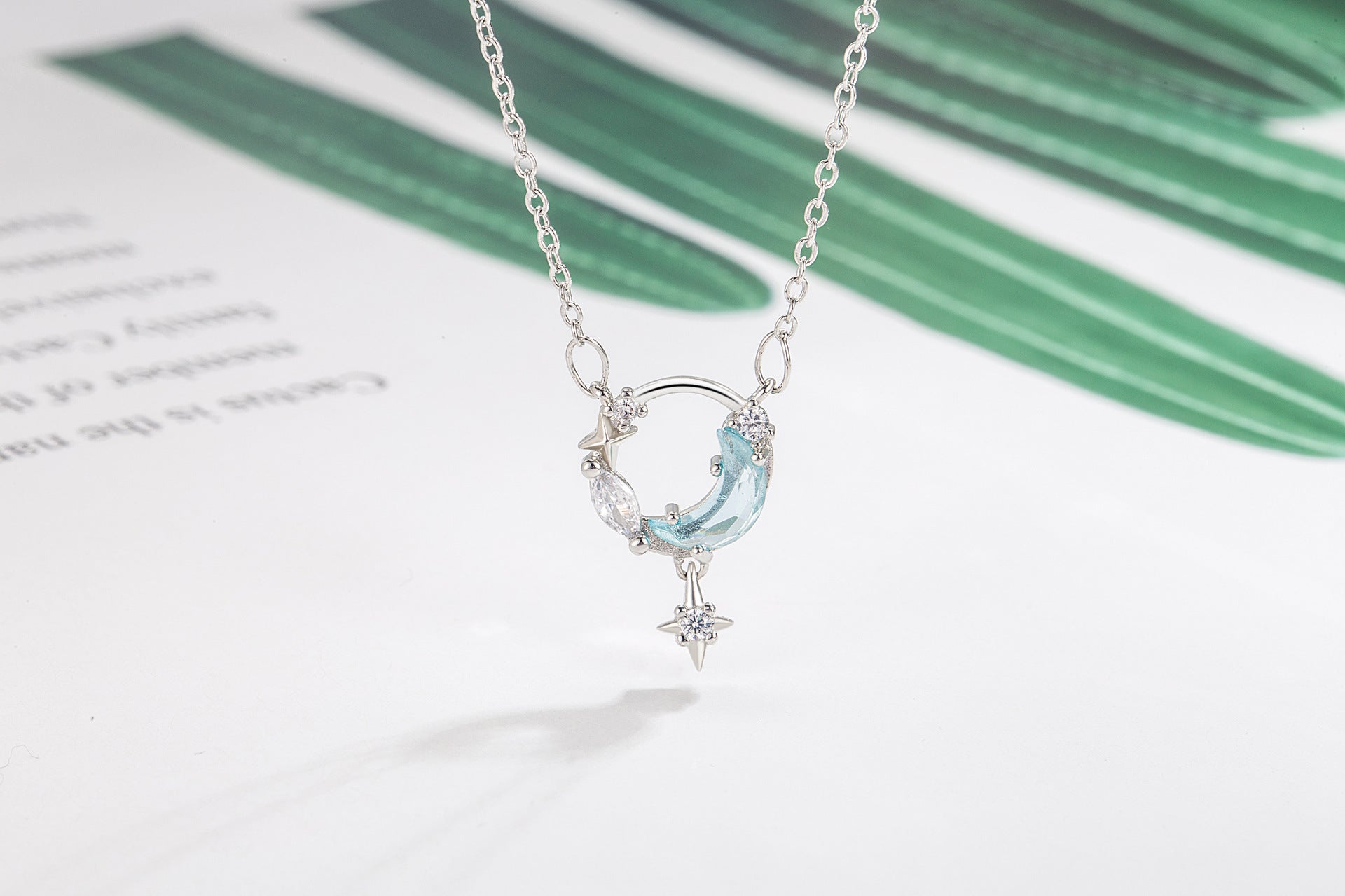 Wholesale Star and Moon Pendant Alloy Pendant Necklace