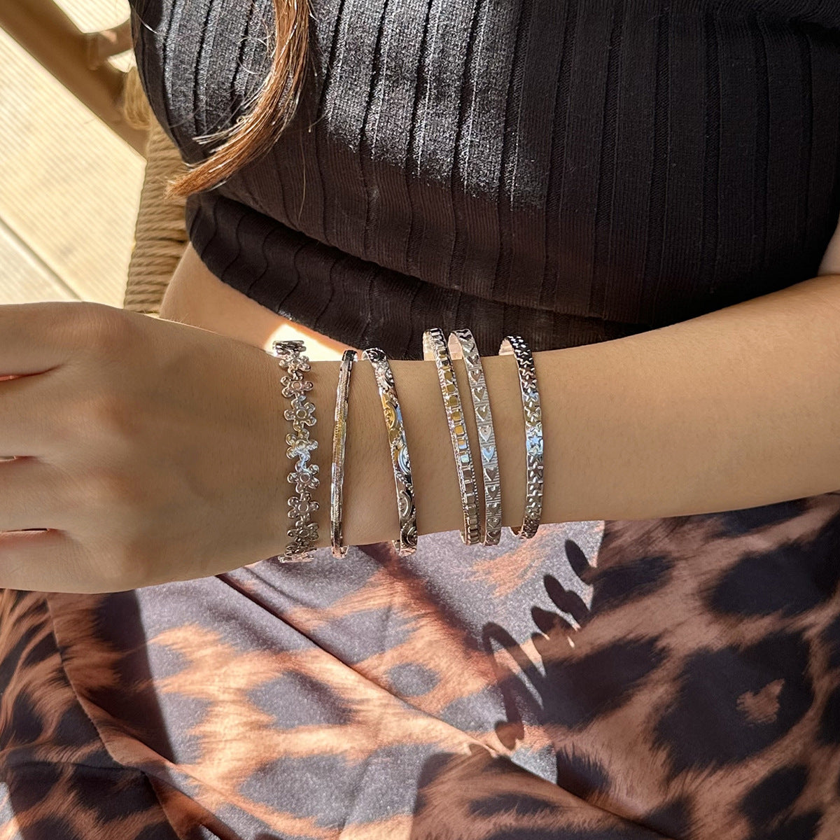 Wholesale sweet cool carved pattern flower bracelet metal texture stacked bracelet