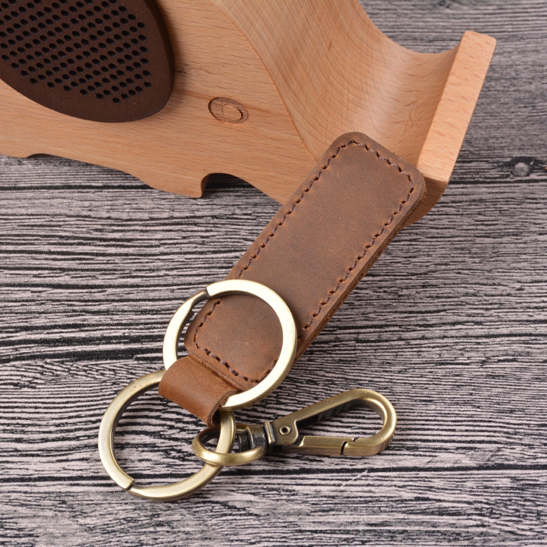 Wholesale Handmade Vintage Cowhide Bronze Car Keychain