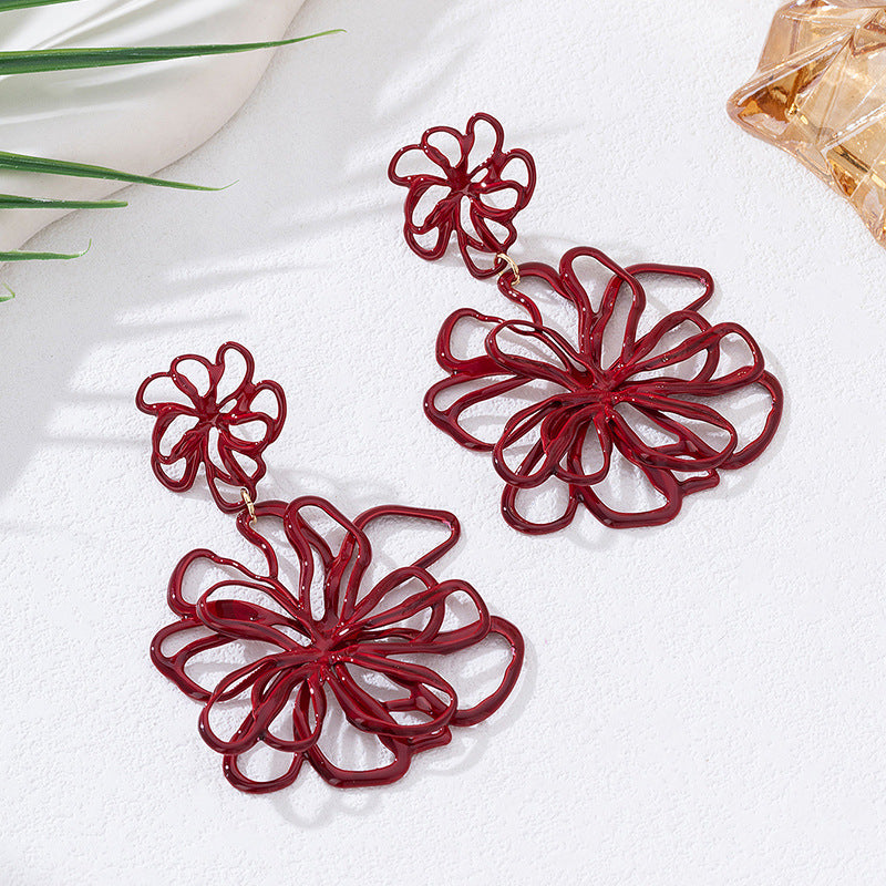 Wholesale Fashion Gold Hollow Flower Brooch Pin Retro Coat Accessory For Women
