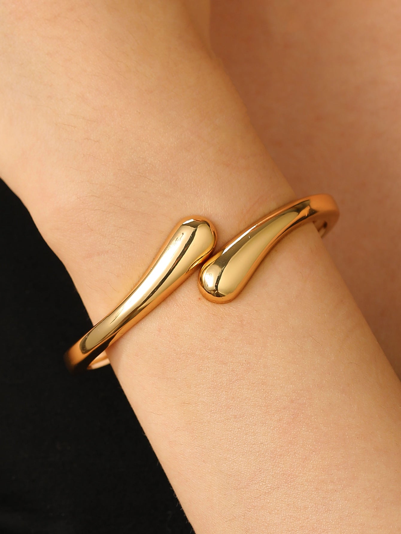 Wholesale suit Golden Glow Irregular Bracelet