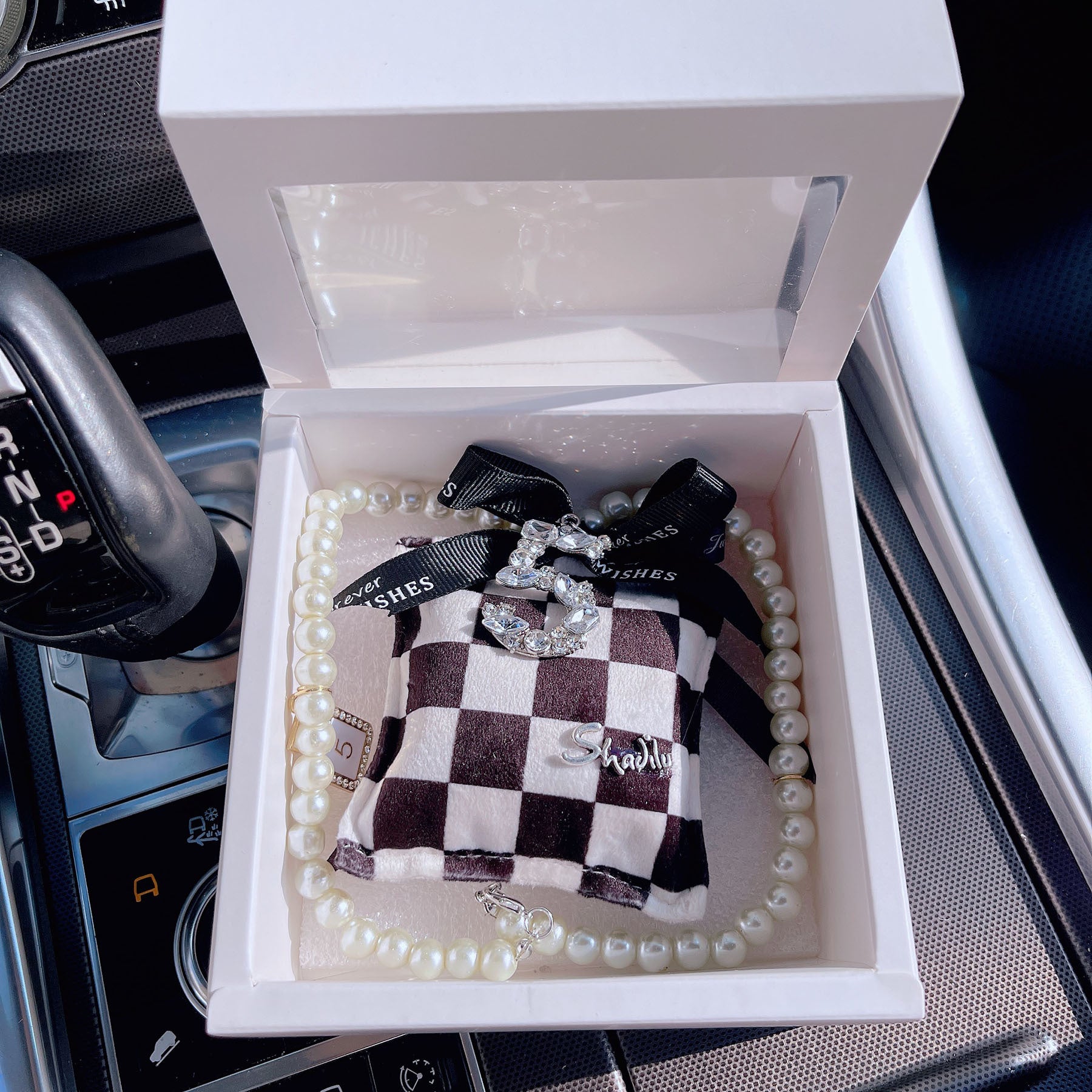 Wholesale Black and White Houndstooth Pearl Chain Fabric Car Accessories