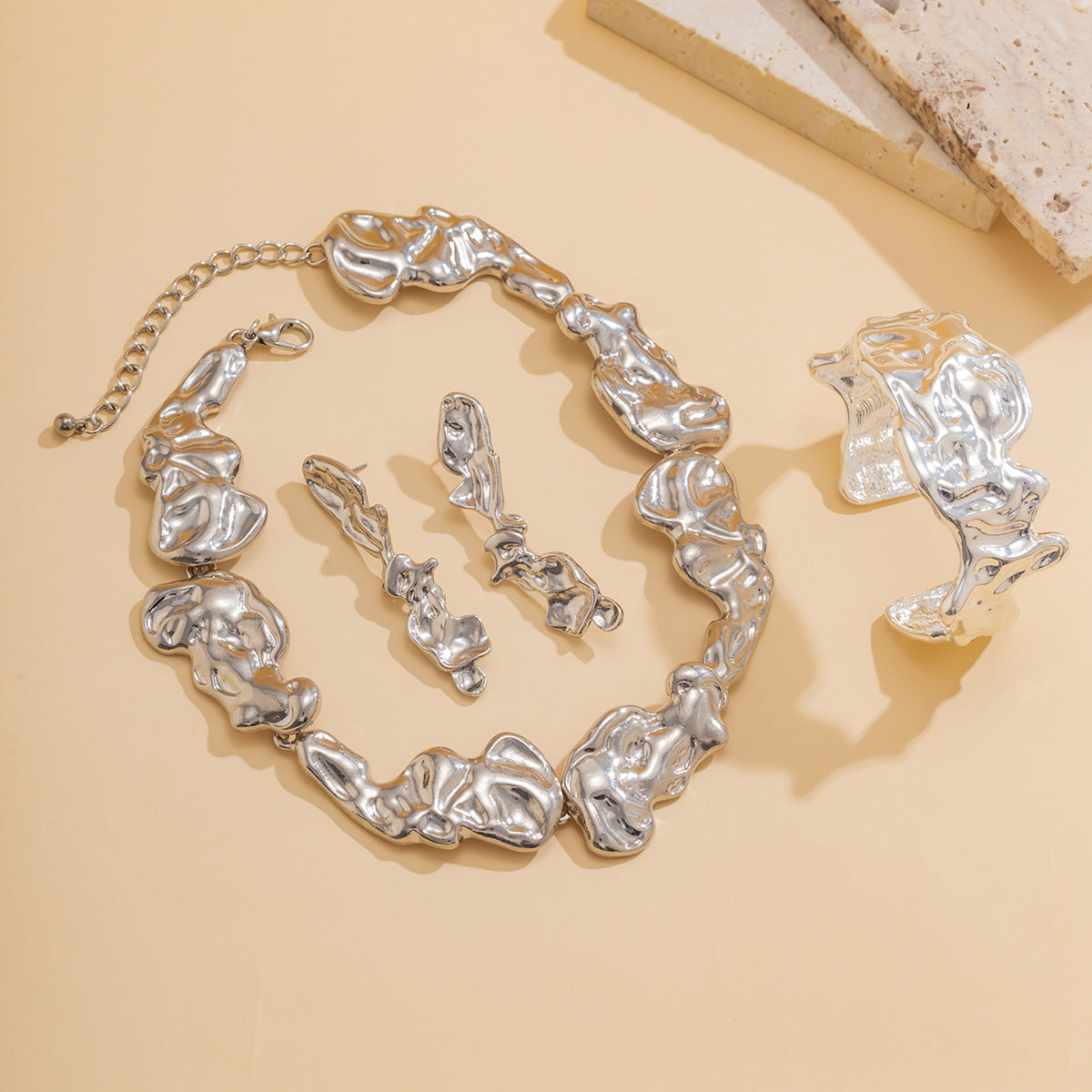 Wholesale Pleated Liquid Metal Style Simple Lava Irregular Retro Collar