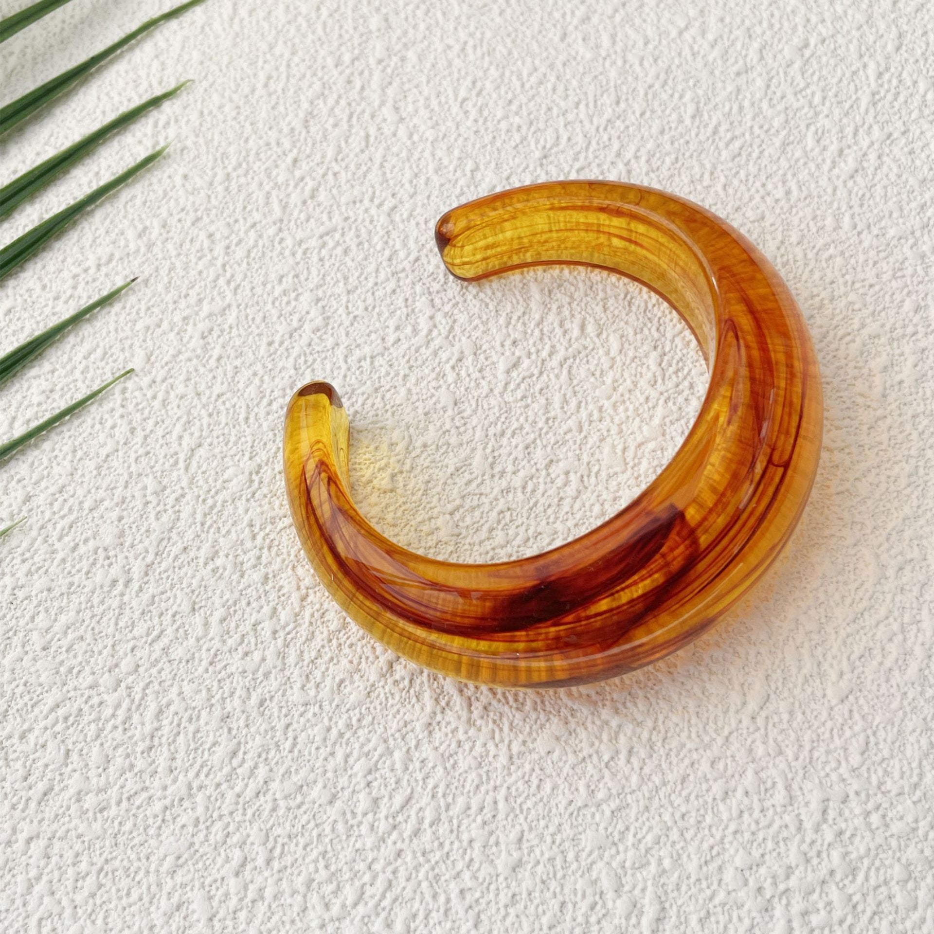 Wholesale Wide Circular Colorful Jelly Colored Dynamic Acrylic Resin Eco-friendly Bracelet