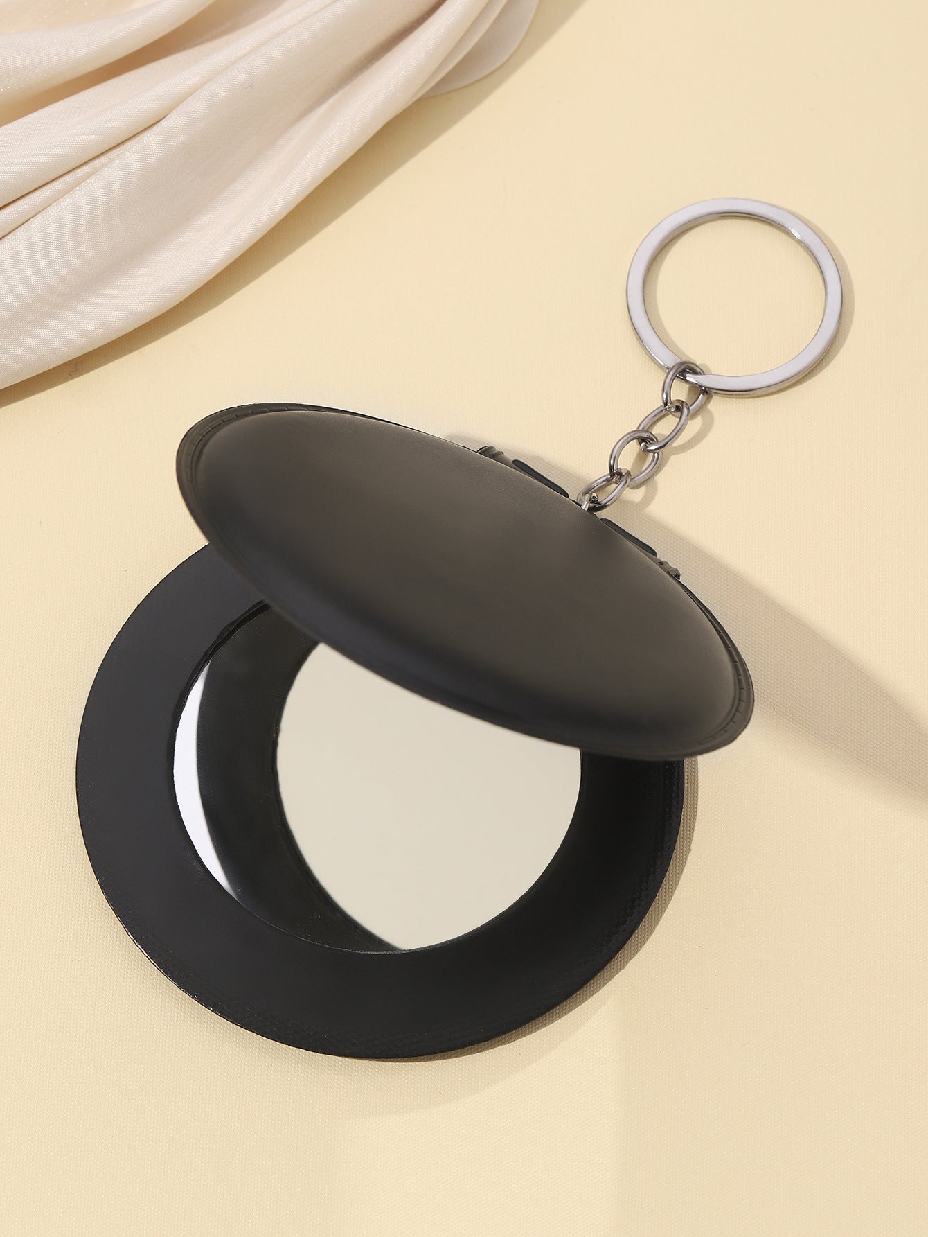 Wholesale Candy Color Cosmetic Mirror Leather Small Round Mirror Portable Folding Keychain