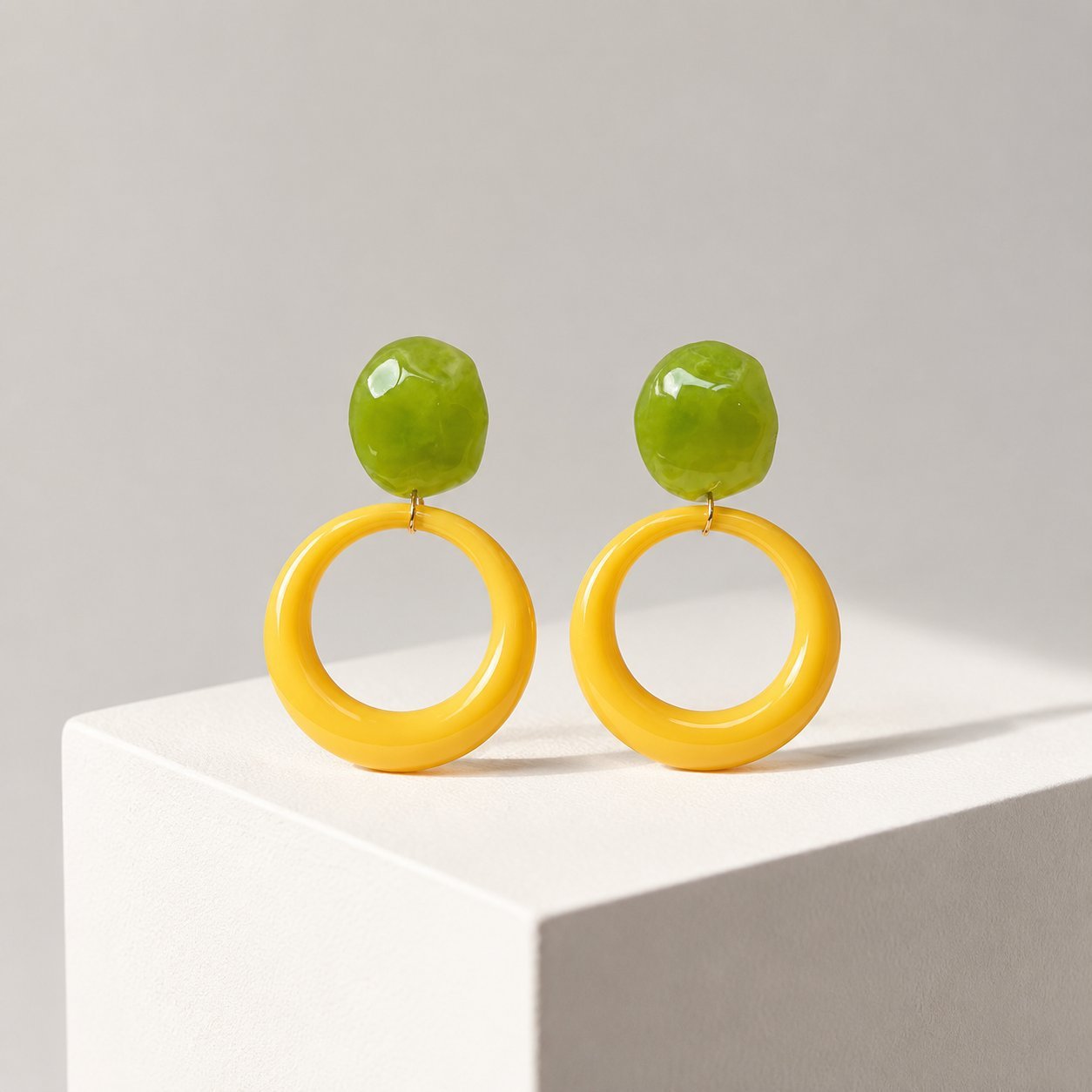Wholesale Alloy Electroplated Stylish Retro Yellow Round Hoop Dangle Earrings For Women Vacation Fashion Accessory
