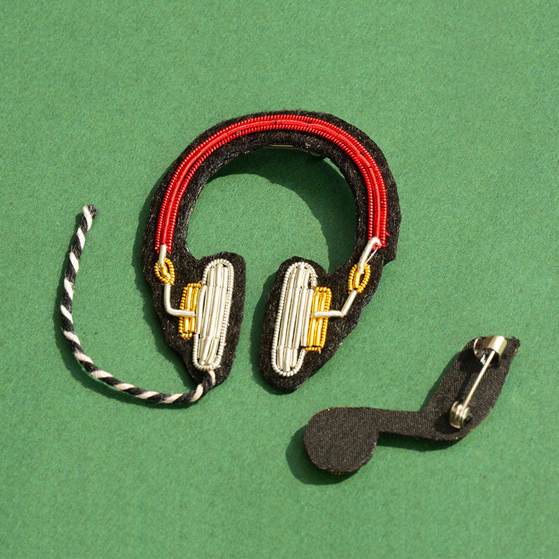 Wholesale 2pcs DIY Hand Embroidered Indian Silk Musical Notes Earphones Cloth Patch Hat Clothes Accessories FS